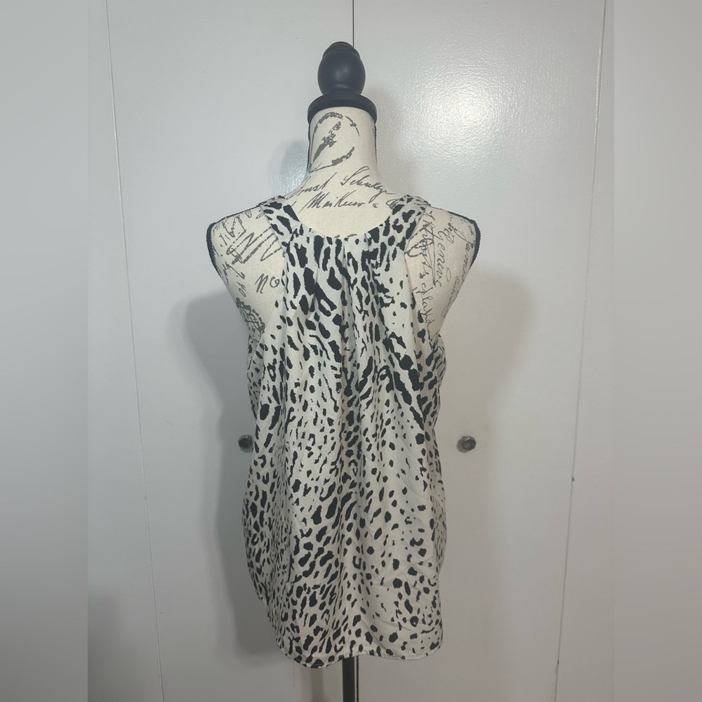 Everly black & white cheetah print top. Size Small. EUC. - Picture 3 of 8